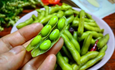 毛豆带皮煮五分钟能熟吗