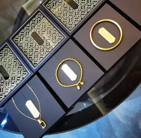 周大福工费是按克算的吗2