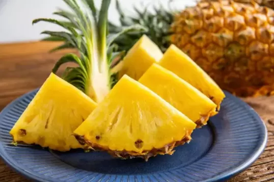 菠萝和鸡蛋可以一起吃吗