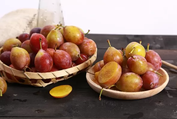 网上买的西梅像鸡蛋大是买到假货了吗