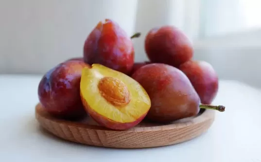 西梅直接吃可以通便吗