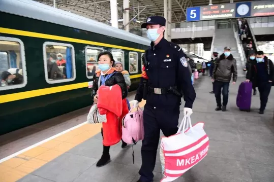 春节期间火车停运吗