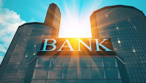 去银行存钱被忽悠买了保险到期能不能支出钱