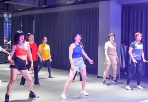 跳减肥操全身酸痛还能继续跳吗