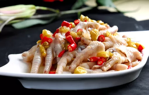 泡椒凤爪煮好了要用冷水泡吗