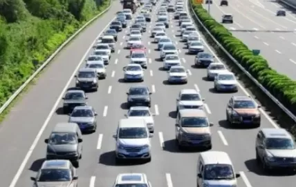 国庆节高速公路上会比往年更堵车吗