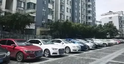 小区车位管理费属于物业费吗