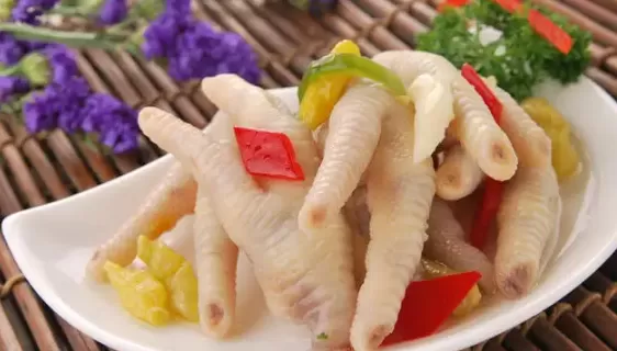 泡椒凤爪先切开还是先煮