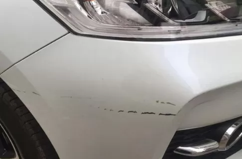 新车刮蹭一年内免费补漆吗