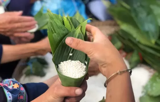 粽叶用哪面放糯米