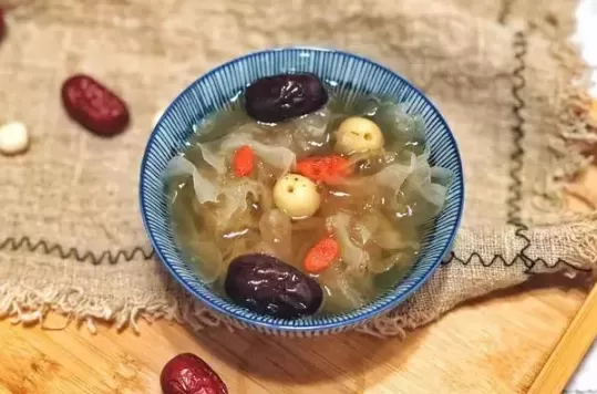 新鲜莲子可以煮银耳莲子汤吗