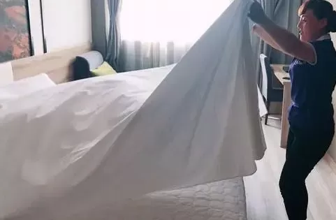 乔迁铺床要看日子吗