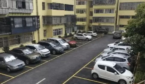 小区车位管理费属于物业费吗