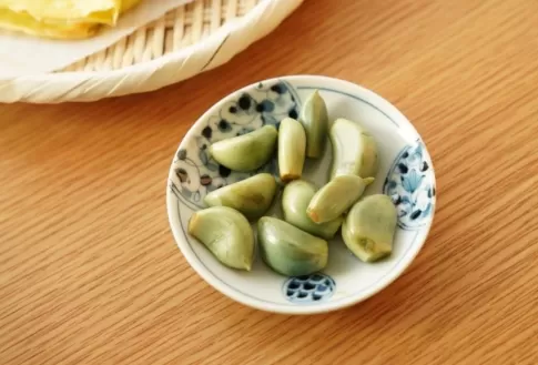 腊八蒜需要切尾巴吗