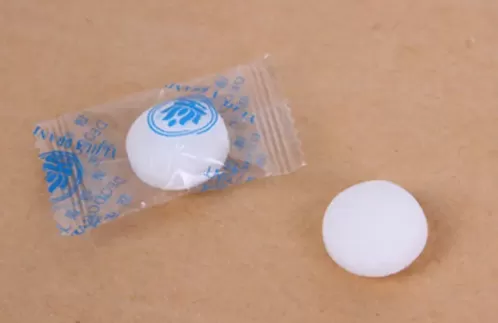 带包装的樟脑丸要怎么使用