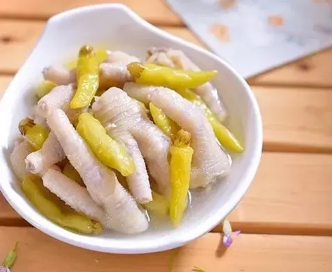 泡椒凤爪煮好了要用冷水泡吗