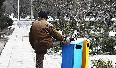 往别人脸上吐痰犯法吗