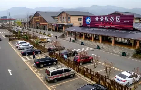 高速服务区可以叫外面的修车吗