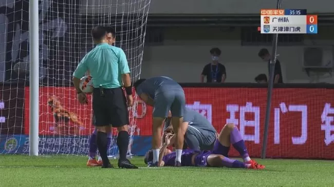 谢维军谈受伤：当时一睁眼就感觉右边眼睛看不见了