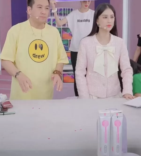 黄圣依曝婚变后与杨子同框直播 两人无任何交流画面尴尬