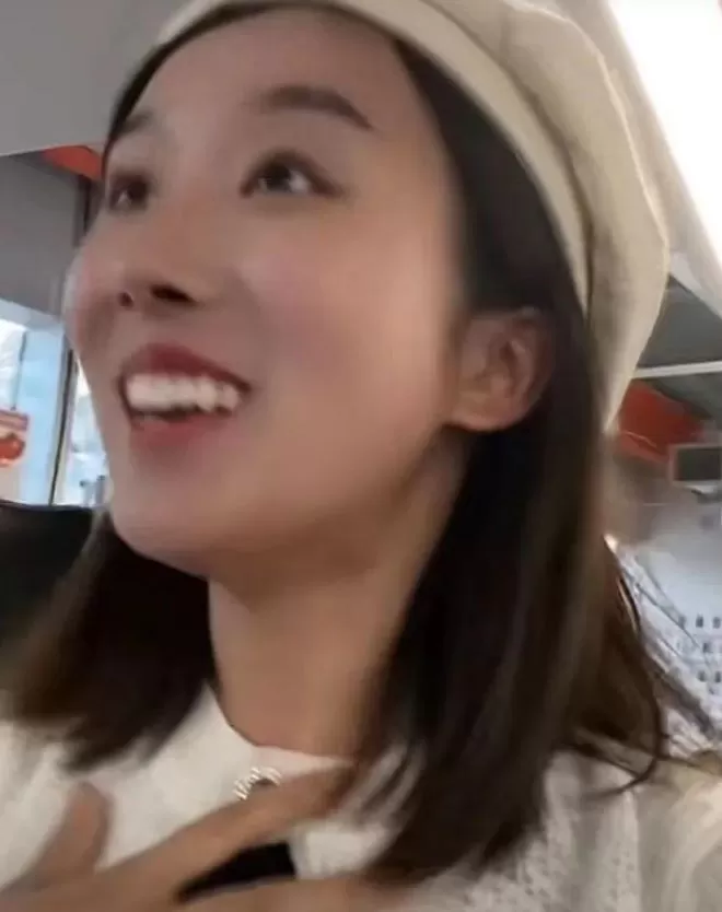 北电网红晴晴在英国博眼球 脸都丢到国外了