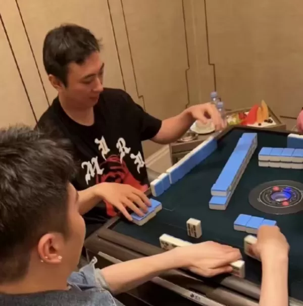 王思聪深夜与好友打麻将 好友透露一晚流水金额 高调行为引热议