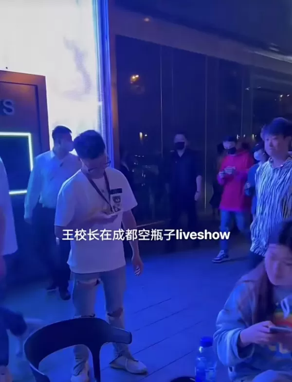王思聪深夜与好友打麻将 好友透露一晚流水金额 高调行为引热议