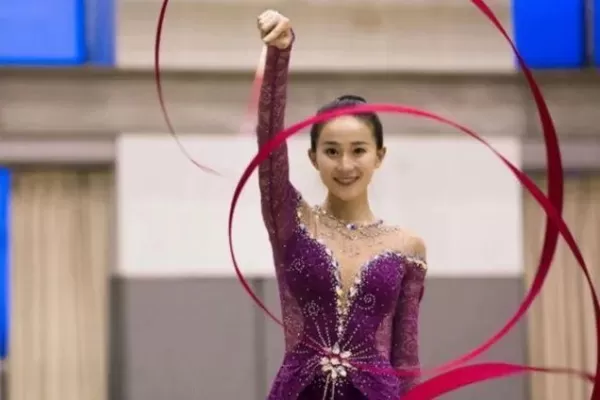 孙杨外出工作被拍无名指上戒指抢镜 被曝与张豆豆已领证结婚