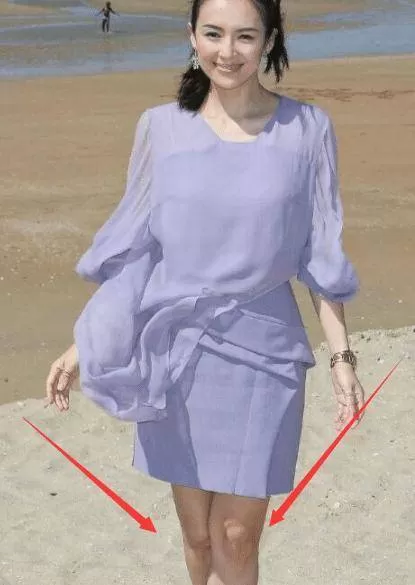 章子怡拍摄沙滩照爆出 看到章子怡没有p图的大腿