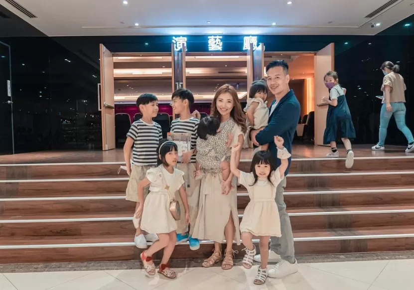 台湾33岁女网红喜怀7胎 直播分享验孕结果