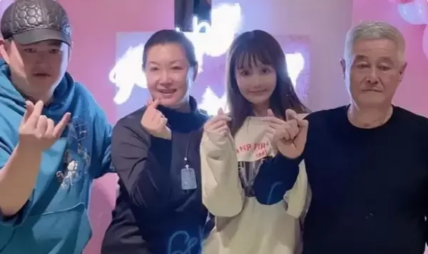 赵本山低调 儿子高调炫富:每月零花钱100万 利息多到花不完