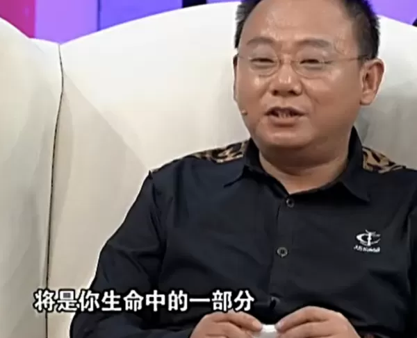 52岁邵峰晒片场农村生活 脚踩布鞋手挎竹篮