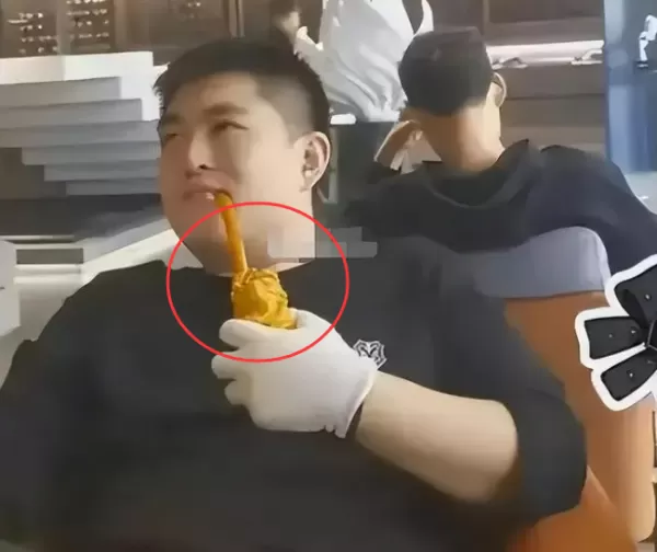 赵本山低调 儿子高调炫富:每月零花钱100万 利息多到花不完