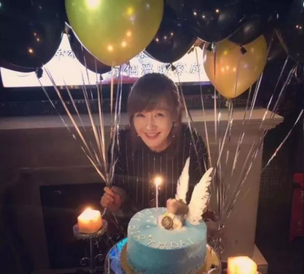 她是胡歌第一个公开承认女友 如今与友人合照胖到认不出