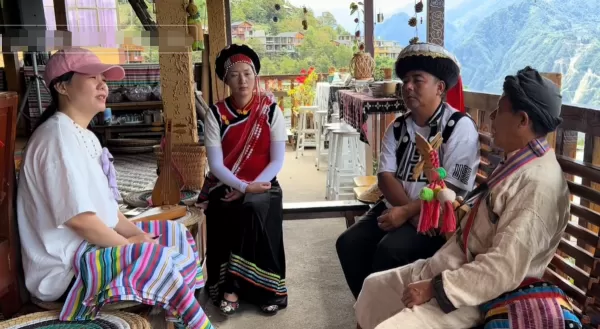 47岁龚琳娜室内大秀热舞 扭腰摆臀超卖力