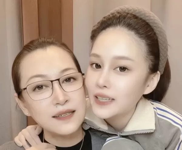 赵本山低调 儿子高调炫富:每月零花钱100万 利息多到花不完