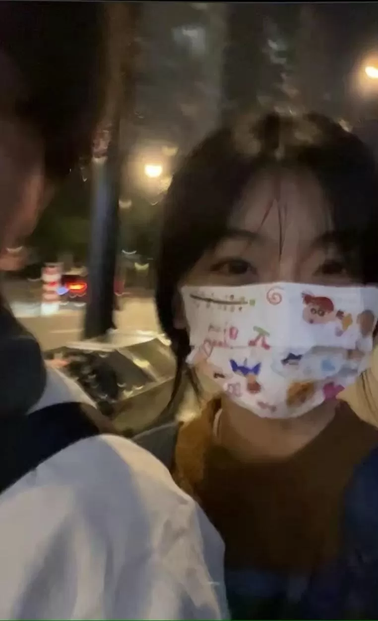 网红官宣恋情登热搜引争议 回应:没买热搜