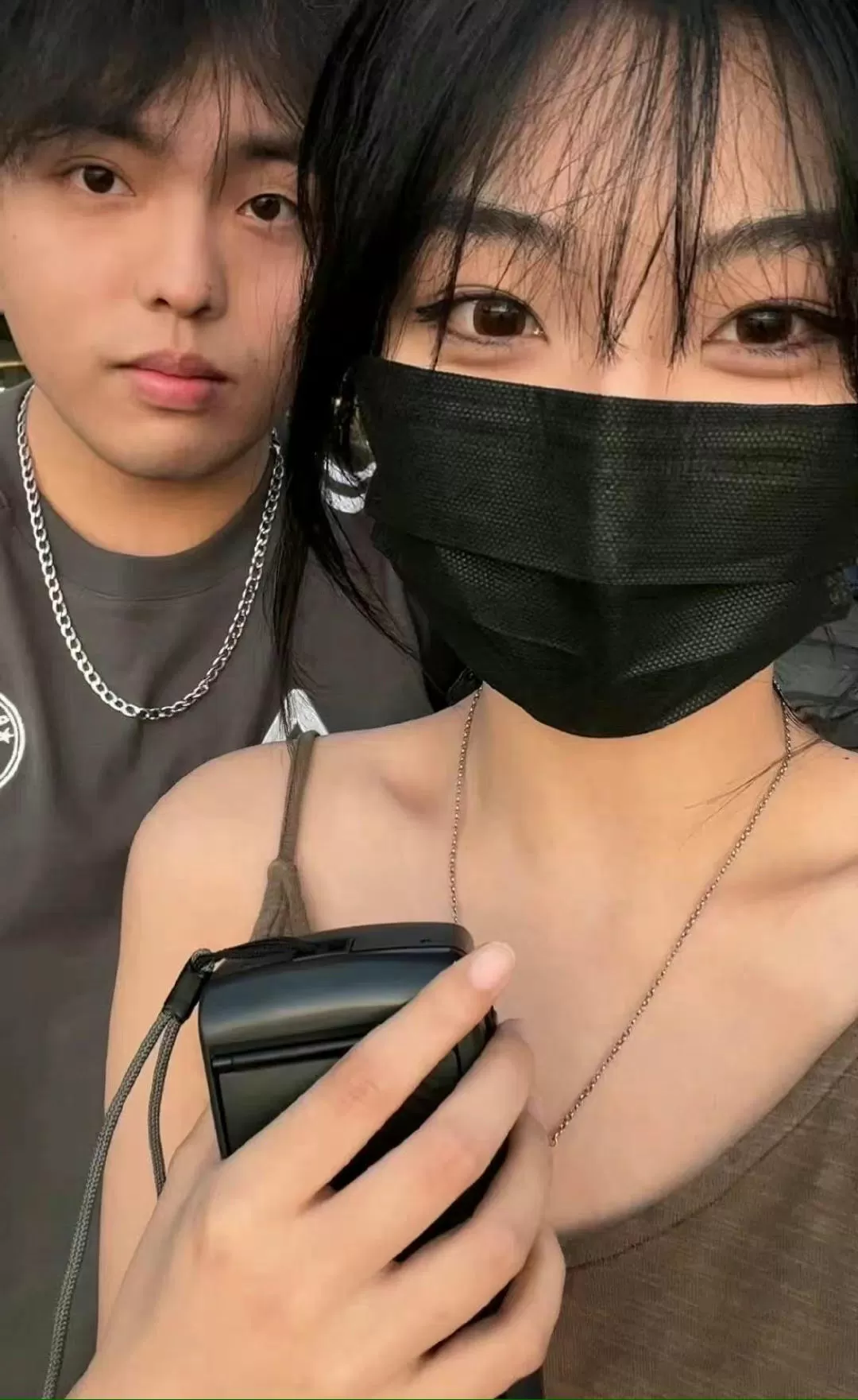 网红官宣恋情登热搜引争议 回应:没买热搜