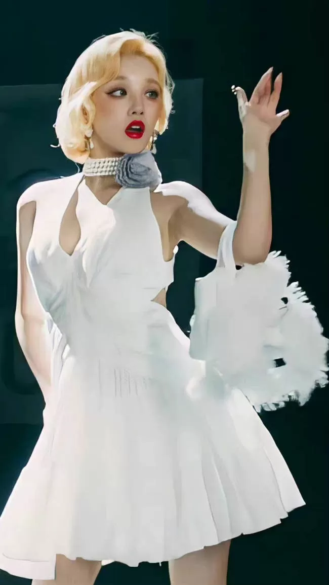 哇哦 23岁宋雨琦深V裙COS玛丽莲梦露超妩媚