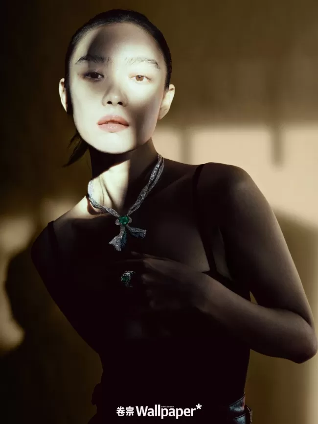 倪妮晒卷宗山抹微云封面 东方美学倾洒而出