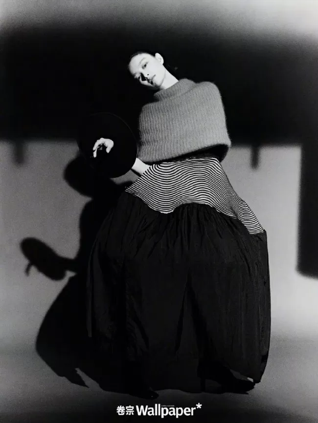 倪妮晒卷宗山抹微云封面 东方美学倾洒而出