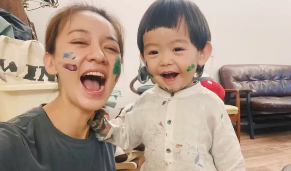 陈意涵自曝确诊新冠独自隔离获老公贴心照料 高调发文表白老公