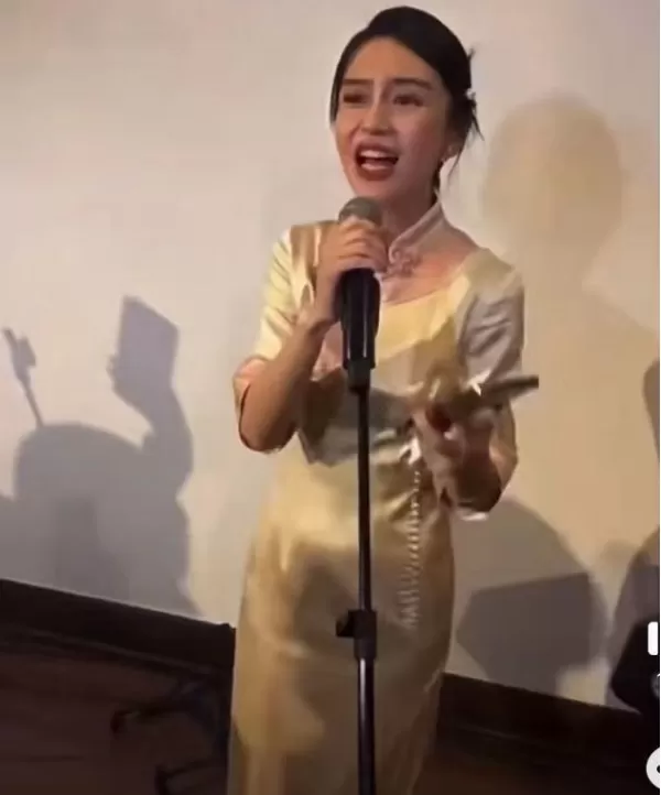 baby再曝聚会视频穿旗袍唱歌表情浮夸 舞台上摇晃彻底放飞自我