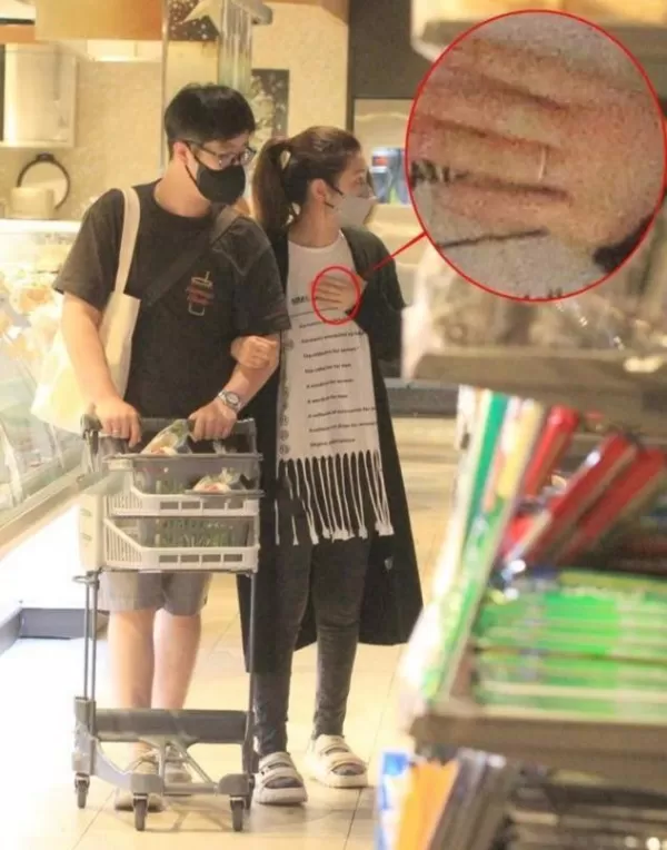 Selina与男友好事将近男友获得父亲认可 两人牵手看演唱会