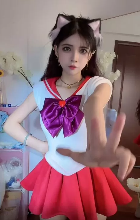 狗头萝莉被前男友曝不雅视频 从小就被骚扰