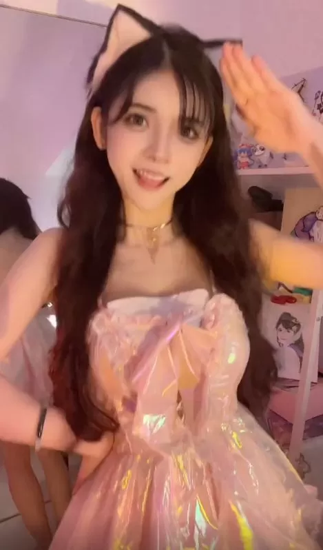 狗头萝莉被前男友曝不雅视频 从小就被骚扰