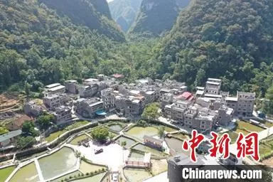 广西脱贫少数民族民众装修房子买小车 盼坐高铁去旅游