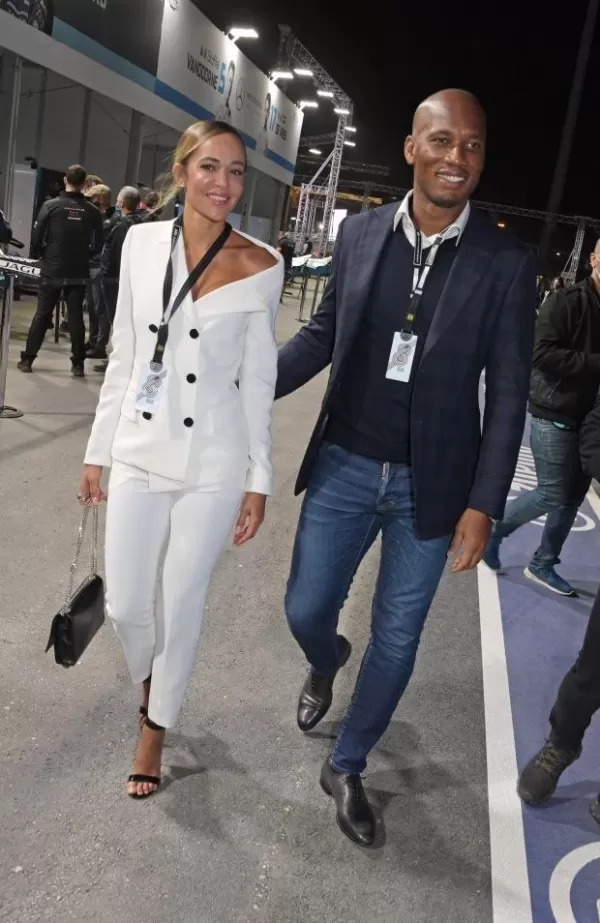 德罗巴携新女友出席金球颁奖典礼 告别20年糟糠之妻 新欢年轻又靓丽