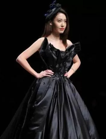 被白百合告密星途陨落 “隐退”7年后 靠演妖艳美人终于翻身