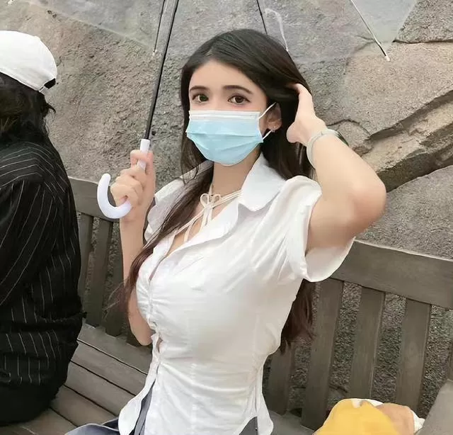 狗头萝莉被前男友曝不雅视频 从小就被骚扰